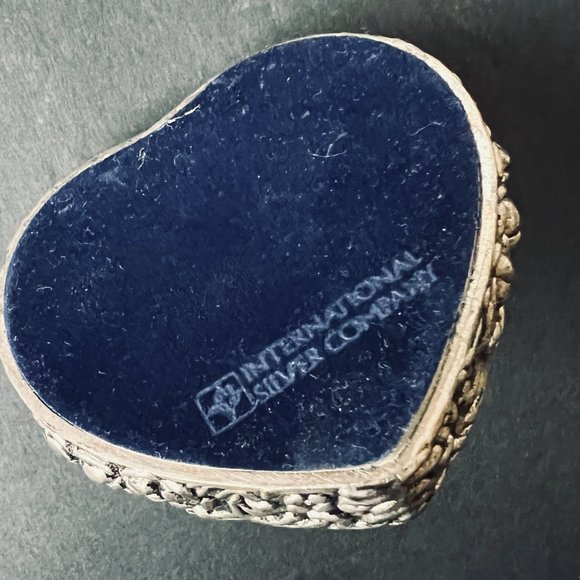 INTERNATIONAL SILVER COMPANY Vintage Heart Shaped Ring Holder EUC - Picture 6 of 8